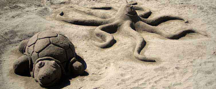 Zandsculpture, inktvis strand Costa del Sol