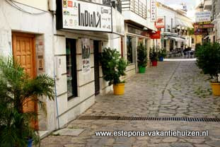 Estepona, Calle Adolfo Suarez