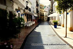 centrum Estepona, Calle Caridad