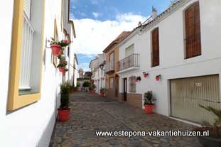 centrum Estepona, Calle Montanes