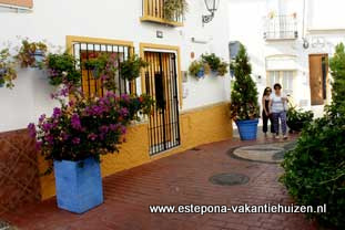 Estepona, Calle Pujerra