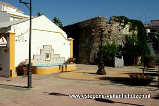 centrum Estepona, Plaza Casa Canada