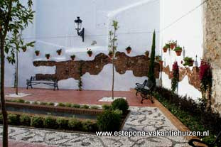 Estepona, Plaza de Juan Bazan