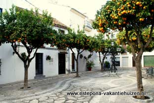 centrum Estepona, Plaza de Manilva