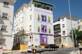 Estepona, pintura mural, La casa de la buena gente