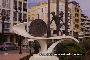 estepona, monumento a la Peseta, joaquin aguilera