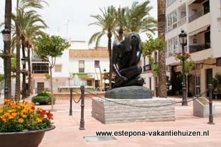 Estepona, Plaza Ortiz