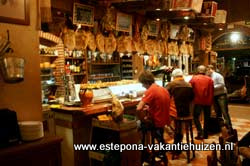 Estepona, la Taberna del Puerto tapasbar